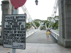 singapore-river-cavenagh-bridge